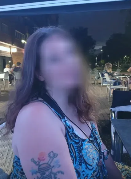 Amira, 34