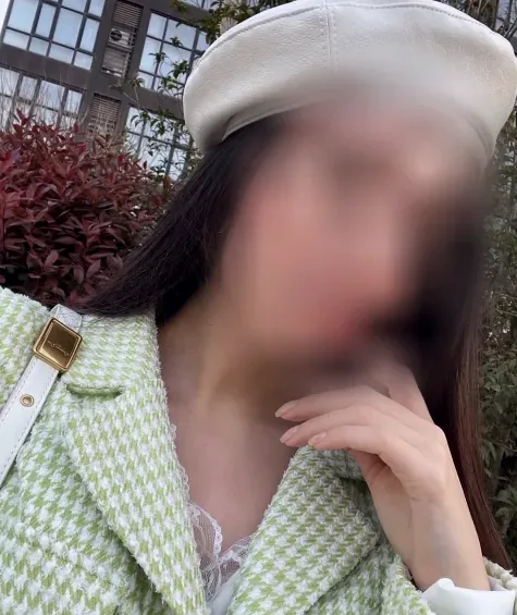 Andrea, 39