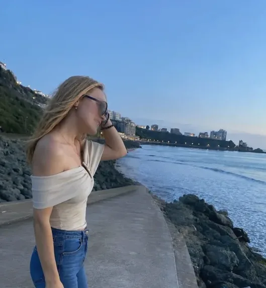 Fiona, 19