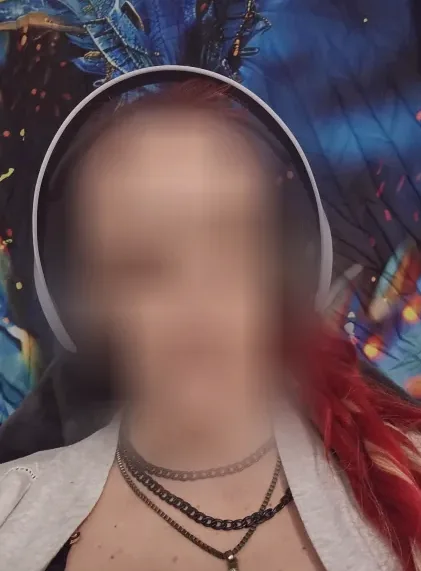 Lara, 36