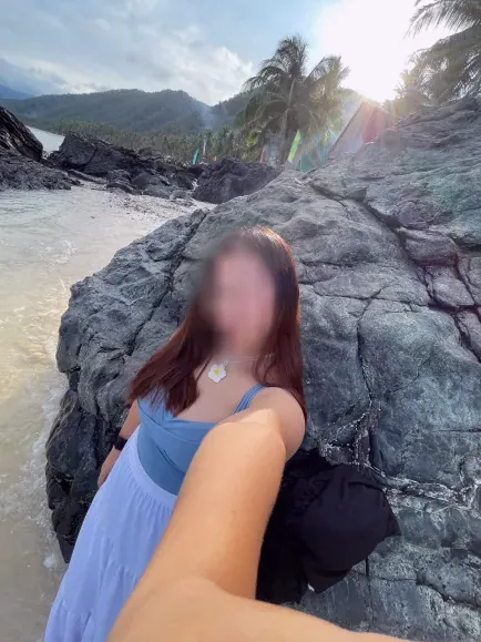 Laura, 24