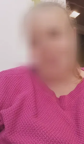 Manuela, 37