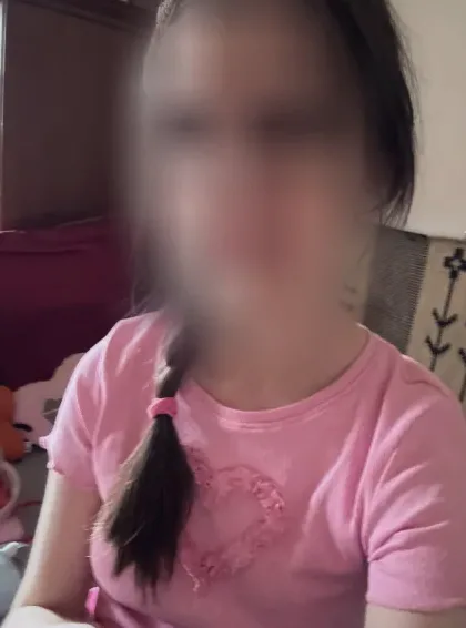 Mia, 25