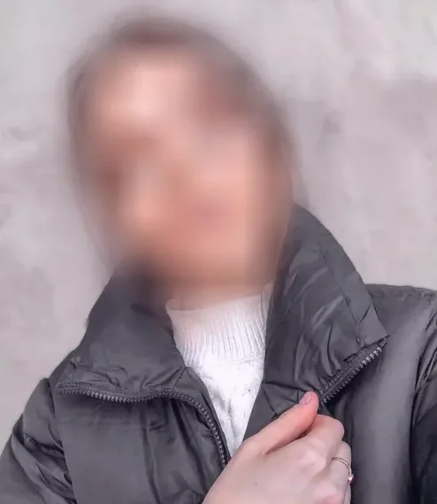 Pauline, 23