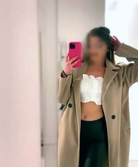 Vivien, 19