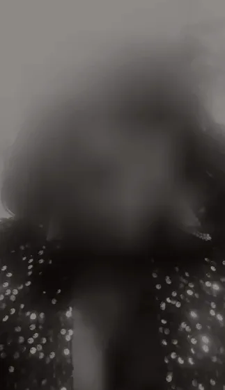 Zeynep, 25
